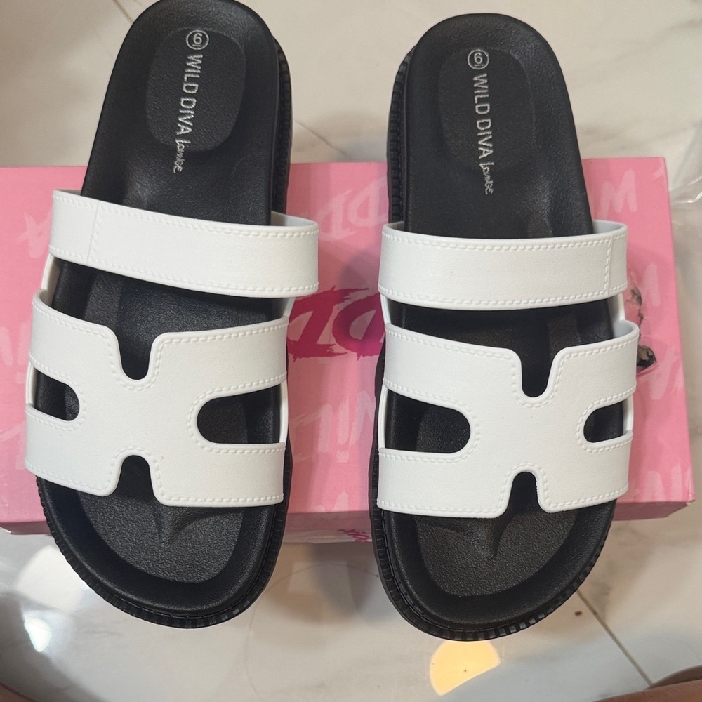 Wild Diva Women's Black and White Slide Sandals
